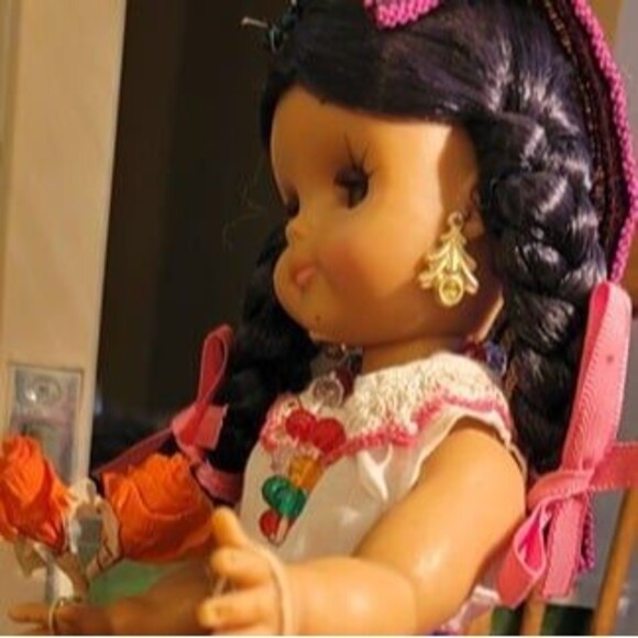 Beautiful Mexican doll‎ in traditional Spanish colorful dress, Blinking eyes, - Picture 11 of 12